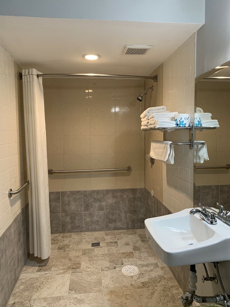 Фото Country Manor Motel Watkins