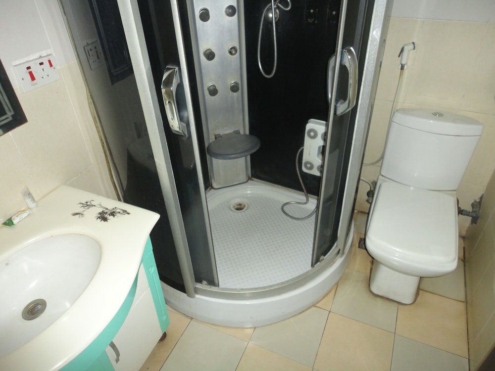 Фото Sdm Tavern and Suites