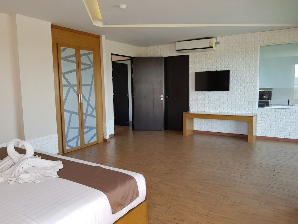 Фото The Vista Hotel