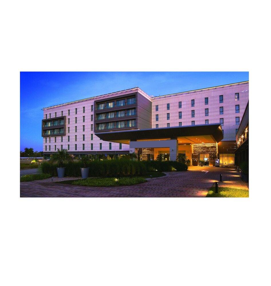 Фото Novotel Muscat Airport