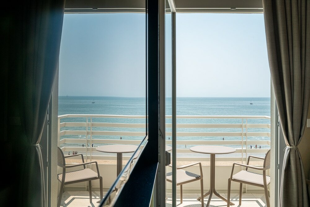 Фото Hotel Capitol