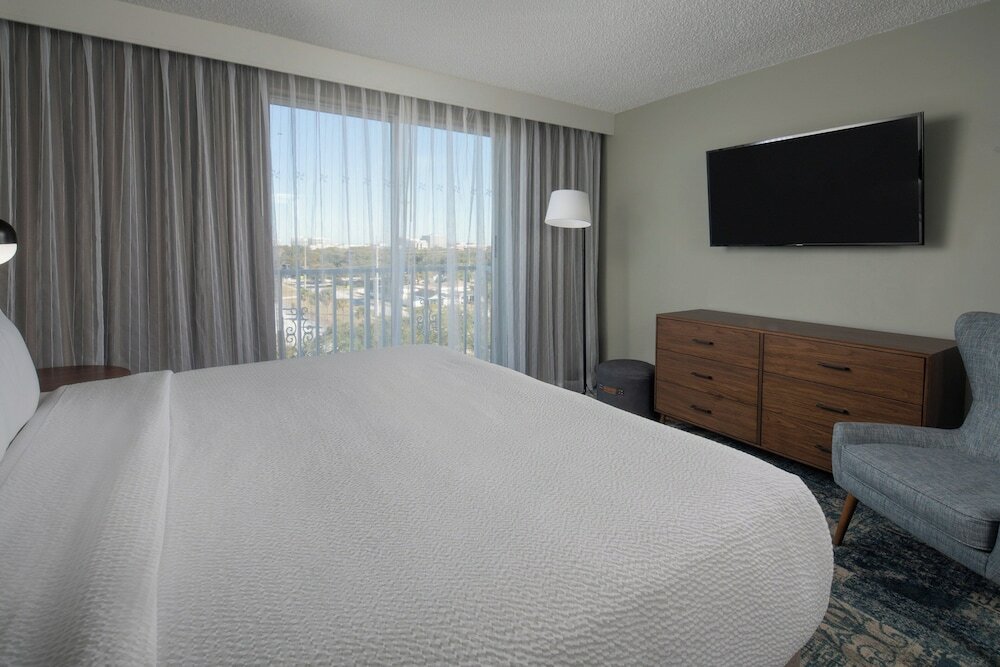Фото Four Points by Sheraton Suites Tampa Airport Westshore