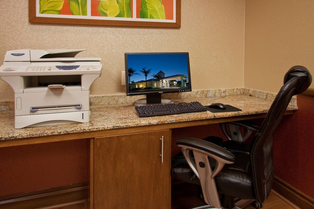 Фото Holiday Inn Express North Palm Beach-Oceanview, an Ihg Hotel