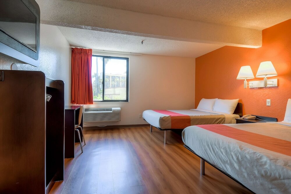 Фото Motel 6 San Diego, Ca - Hotel Circle - Mission Valley