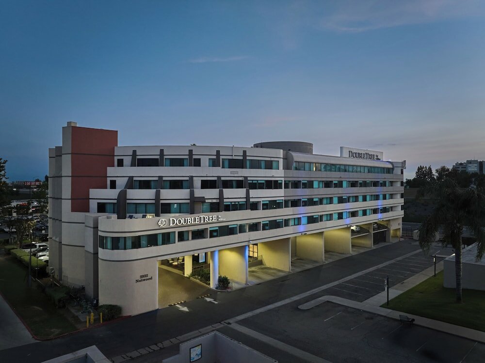 Фото DoubleTree by Hilton Fullerton