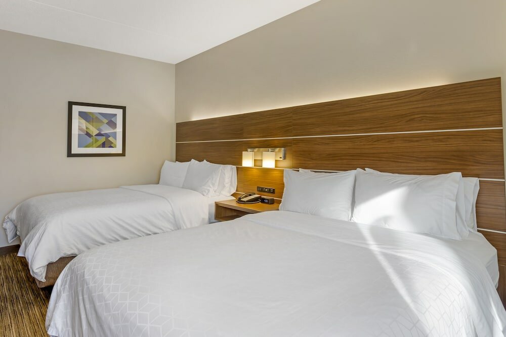 Фото Holiday Inn Express & Suites Harrison