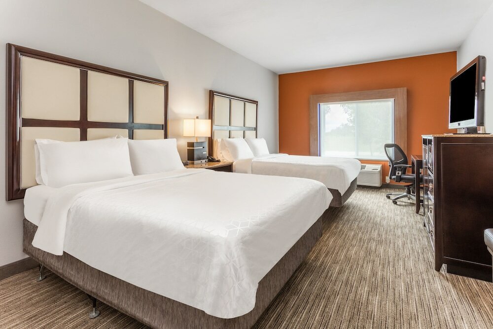Фото Holiday Inn Express Hotel & Suites Albert Lea - I-35, an Ihg Hotel