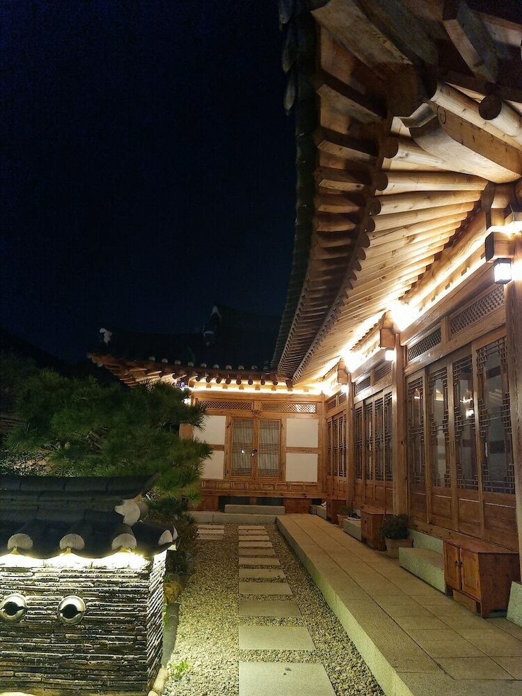 Фото Wiyeonjae Hanok Stay