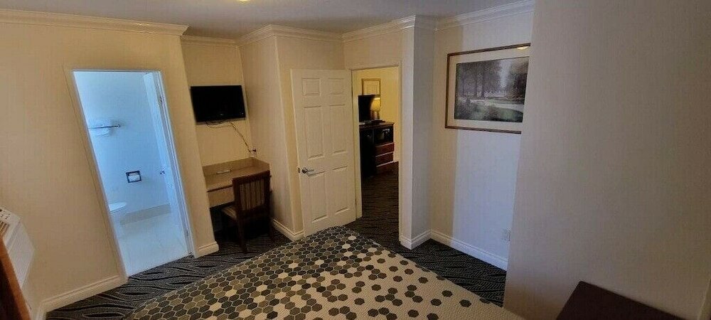 Фото Redondo Inn and Suites