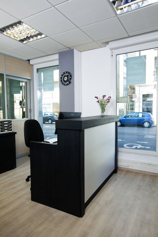 Фото Séjours & Affaires Reims Clairmarais