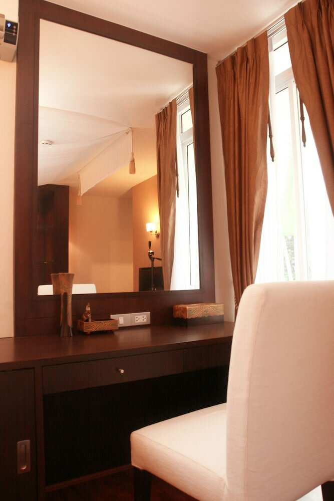 Фото Mirth Sathorn Hotel