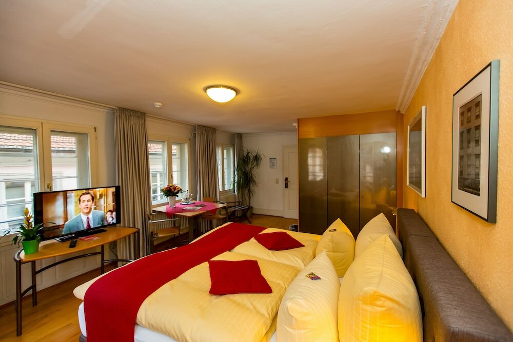 Фото Goldener Falke