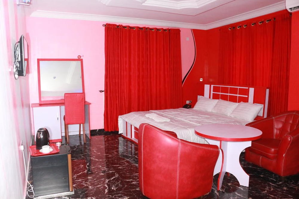 Фото Resdon Hotel and Suites