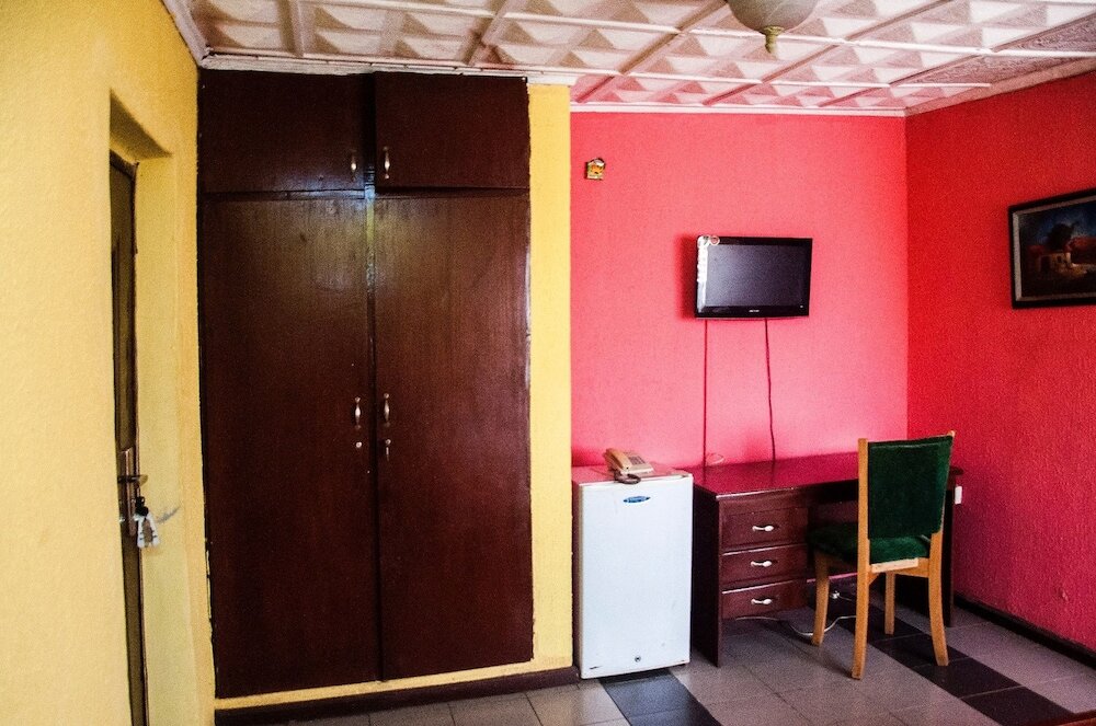 Фото Alfoscar Hotel & Suites