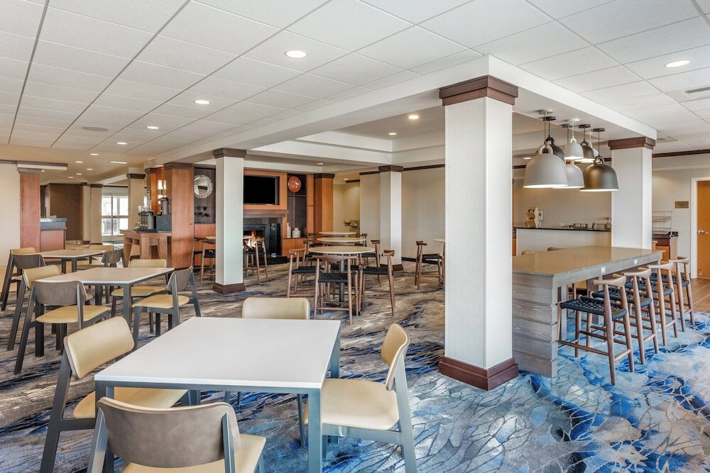 Фото Fairfield Inn & Suites by Marriott Madison East