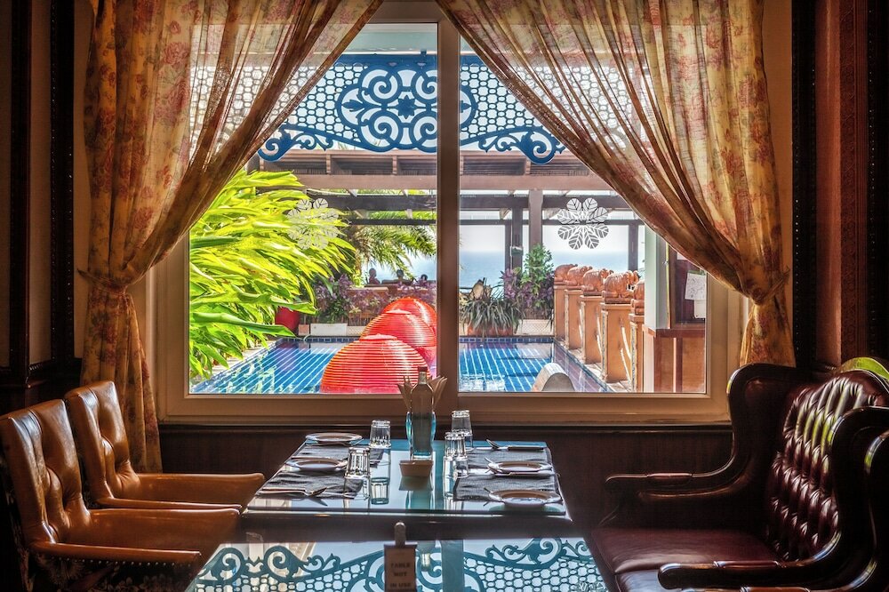 Фото Mayfair Palm Beach Resort