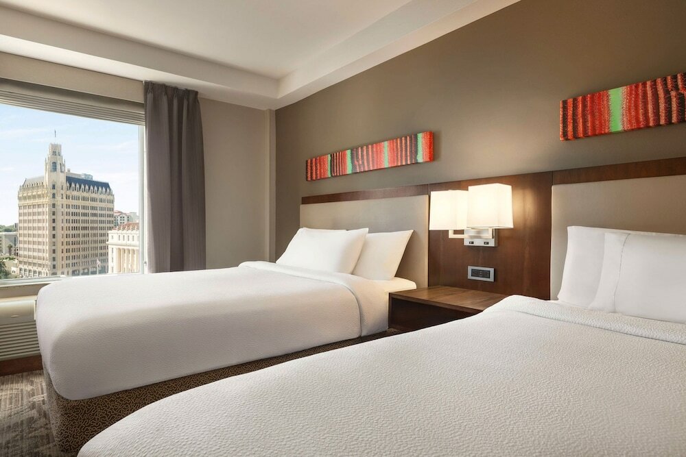 Фото Hilton Garden Inn San Antonio Downtown Riverwalk