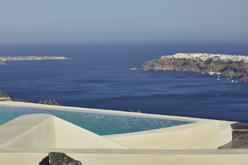 Фото White Pearl Cavalieri - Adults Only