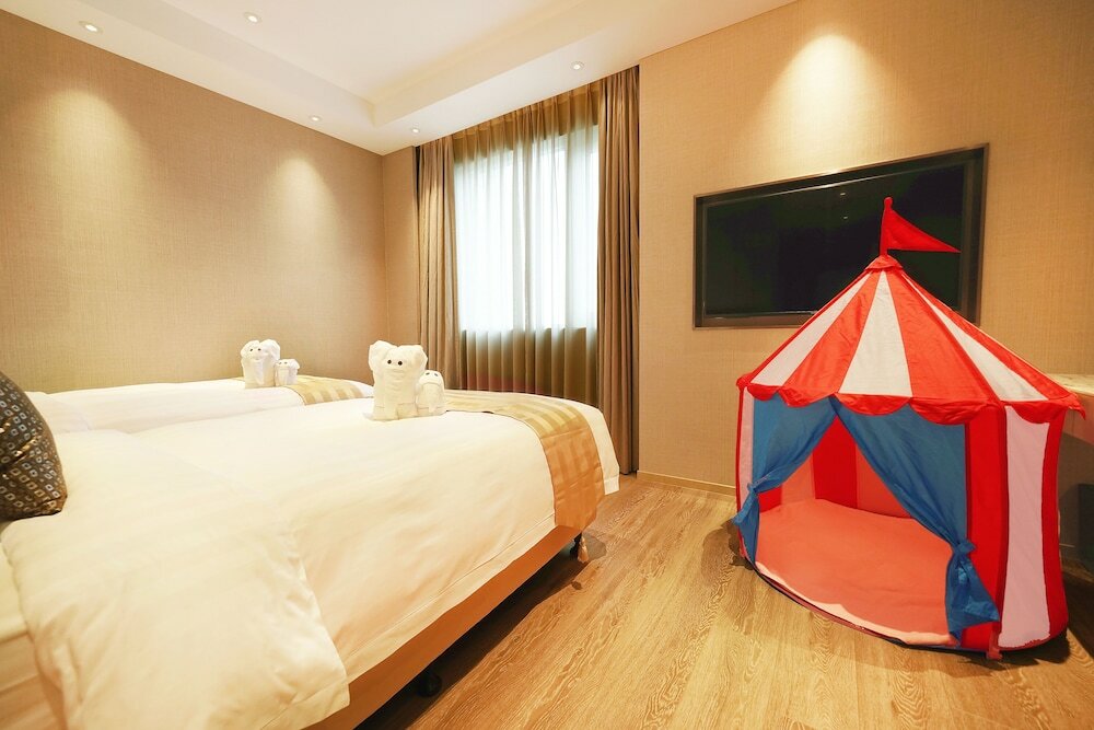 Фото Grand Dragon Hotel