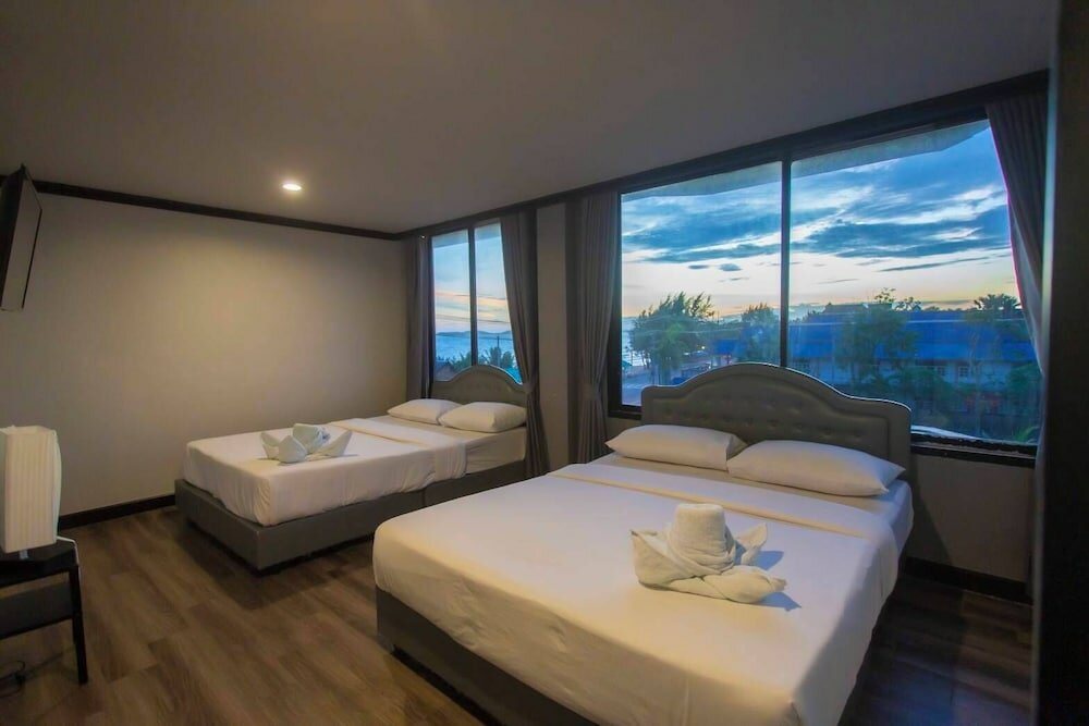 Фото Pimpimarn Beach Hotel