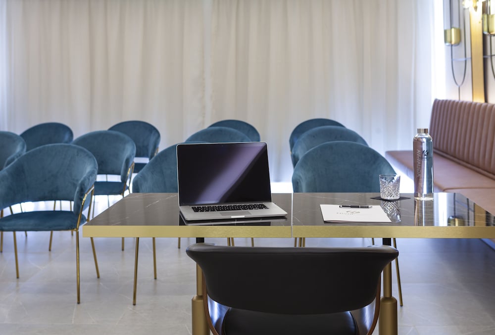 Фото Nivia Born Boutique Hotel