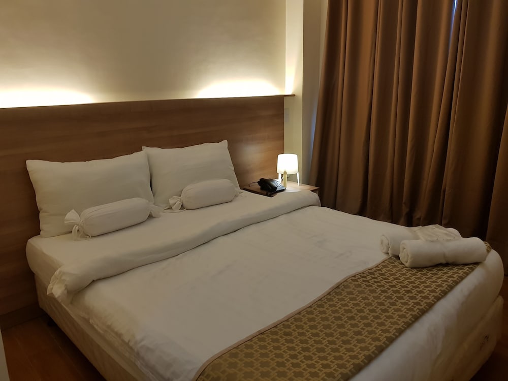 Фото Sleep and Stay Hotel