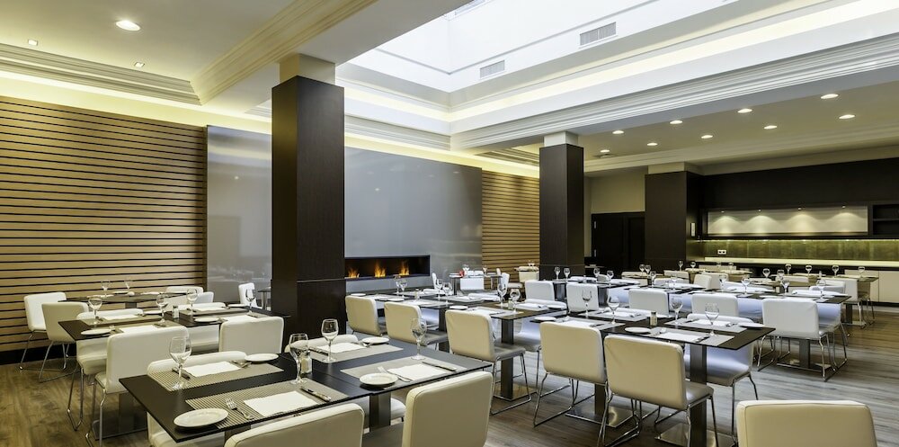 Фото Hotel Ilunion Suites Madrid