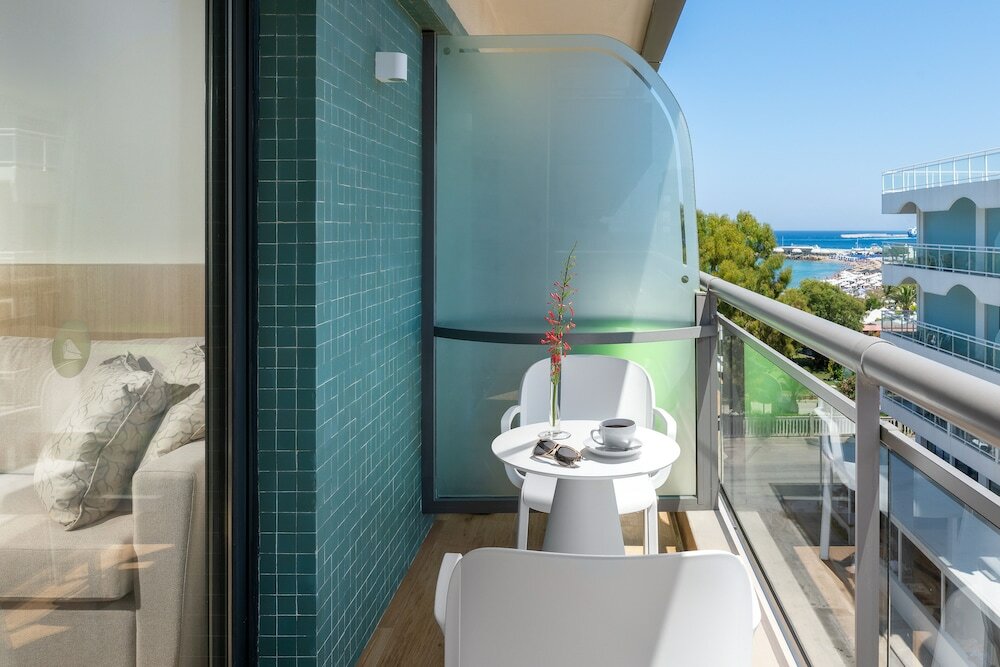 Фото Mediterranean Hotel