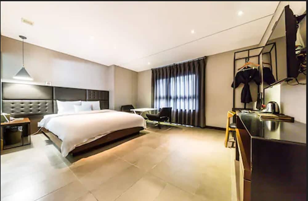 Фото F Hotel Yeongdeungpo