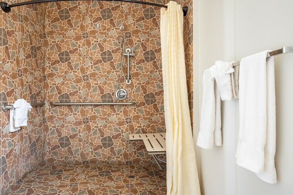 Фото Solaire Inn & Suites