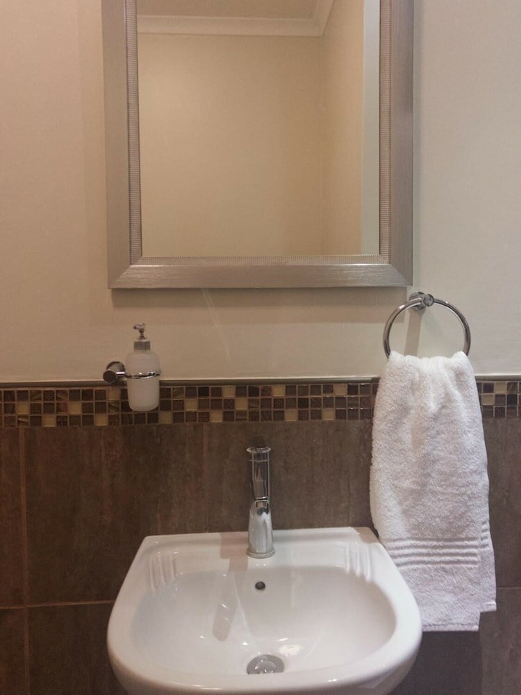 Фото The Hedge Guesthouse