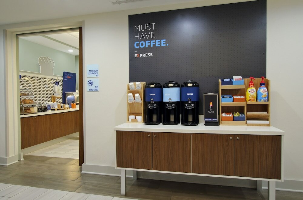 Фото Holiday Inn Express & Suites Lake Charles South Casino Area, an Ihg Hotel