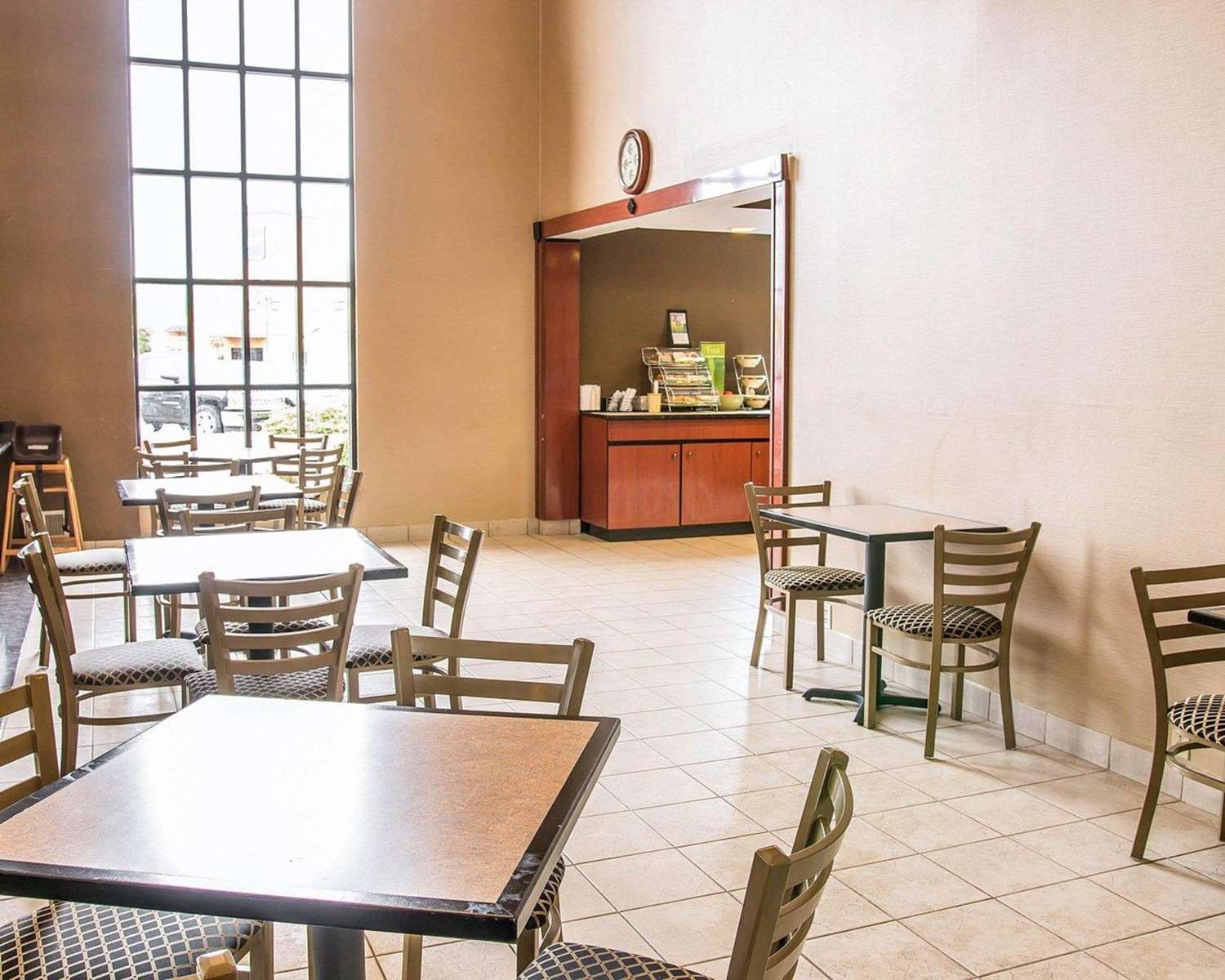 Фото Baymont by Wyndham Flint Airport North