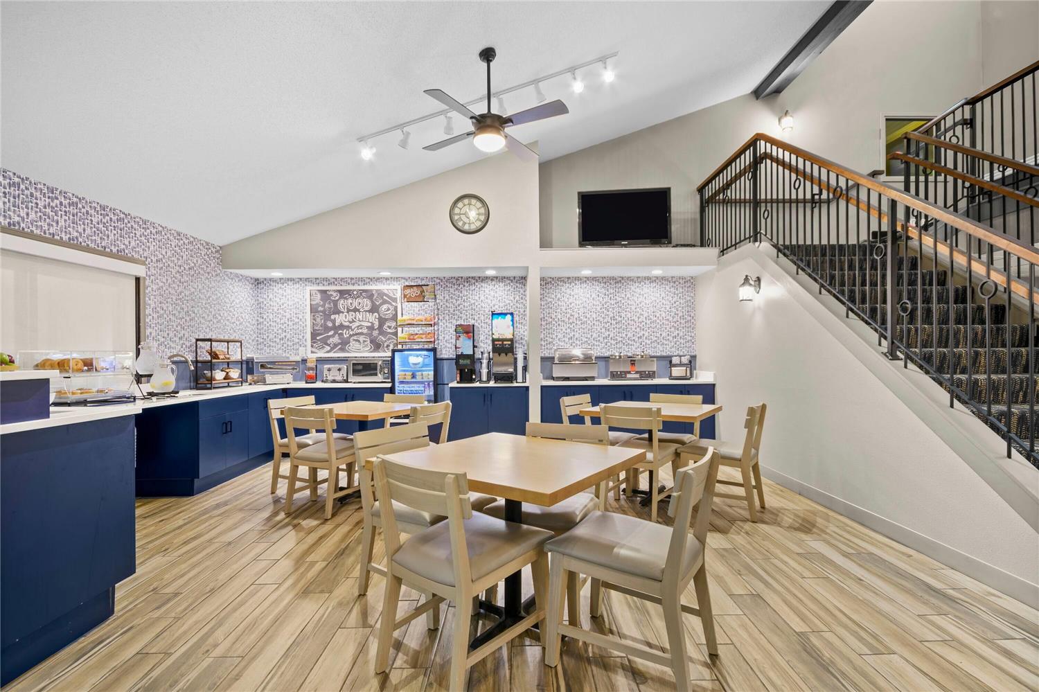 Фото AmericInn by Wyndham Virginia