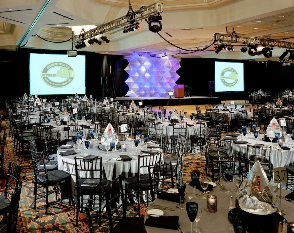 Фото Hilton East Brunswick Hotel & Executive Meeting Center