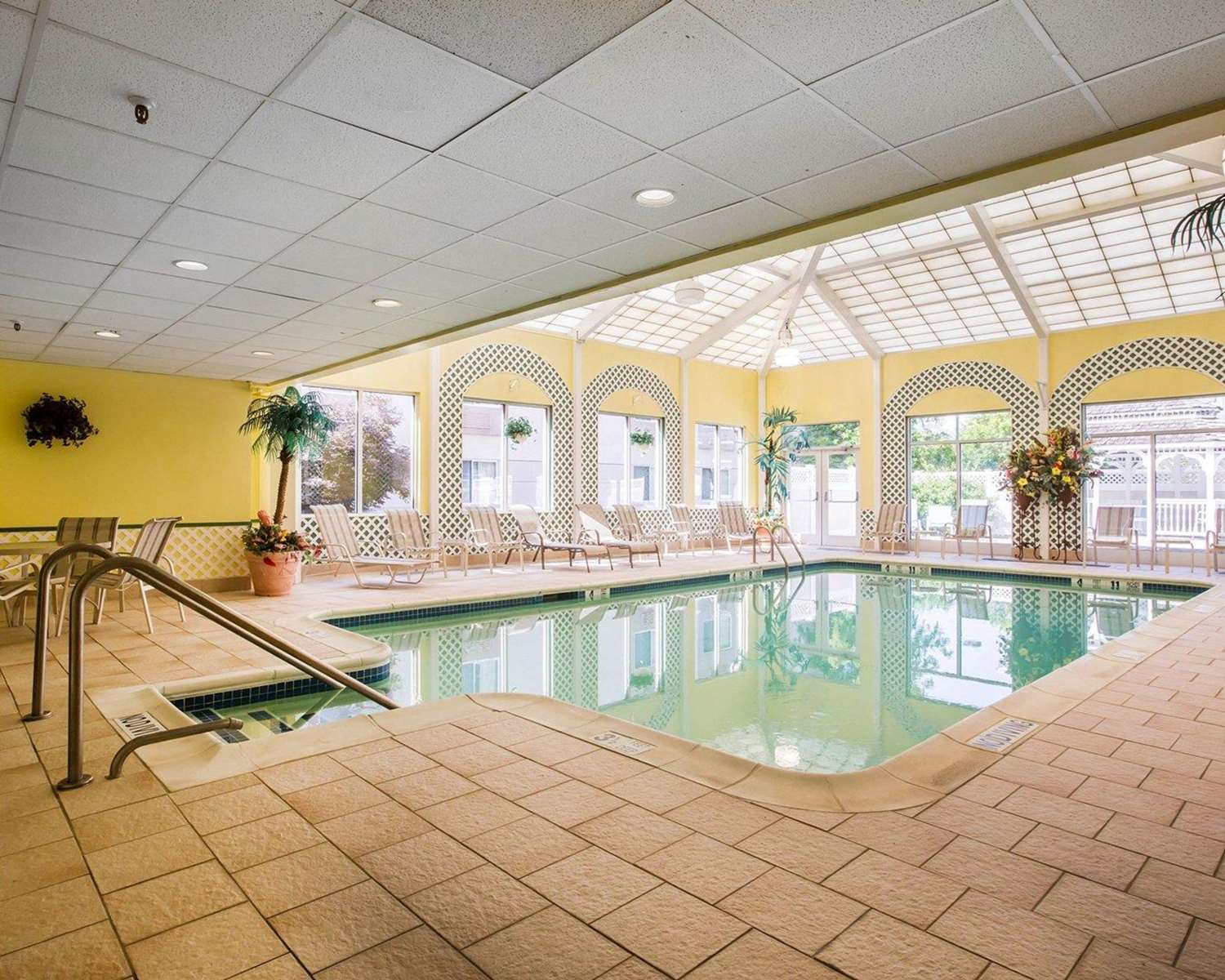 Фото Comfort Inn & Suites