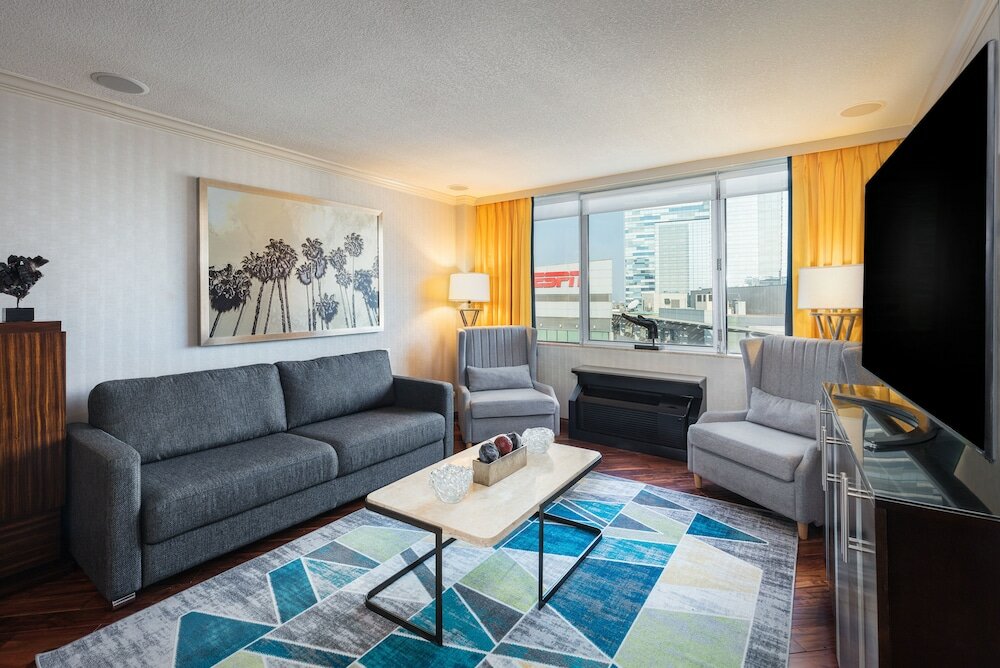 Фото E-Central Downtown Los Angeles Hotel