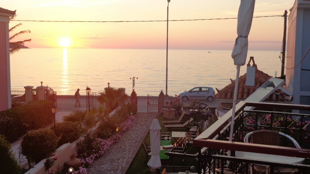 Фото Niki Studios Sea-Front