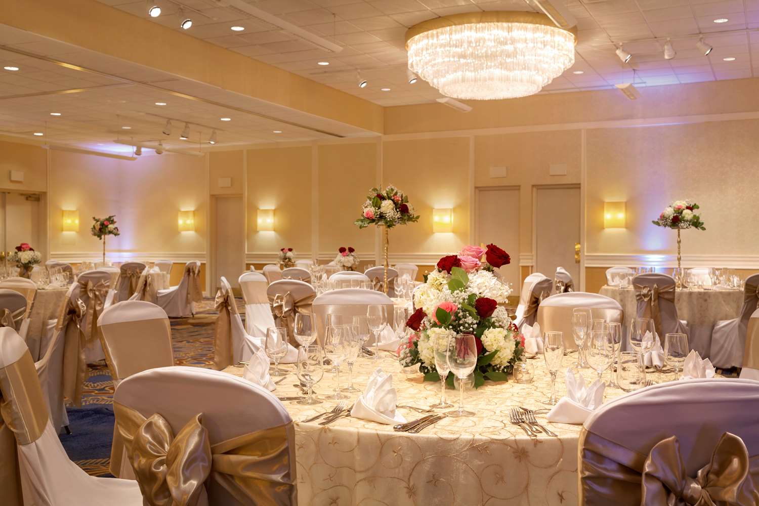 Фото DoubleTree by Hilton Hotel Boston-Andover