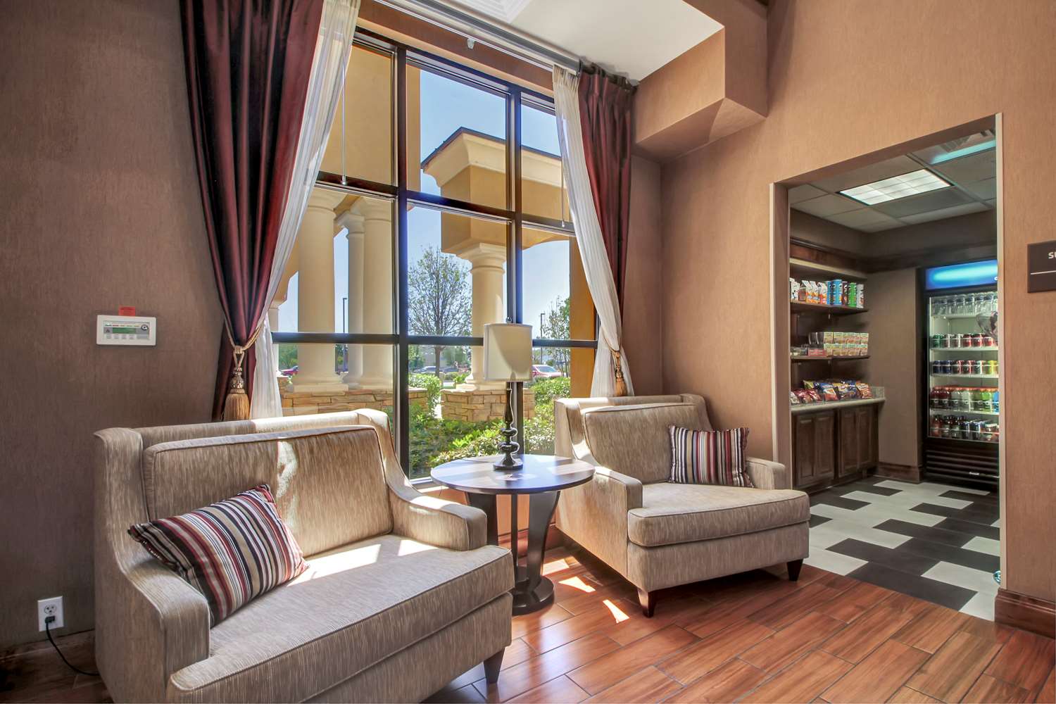 Фото Hampton Inn And Suites Hemet