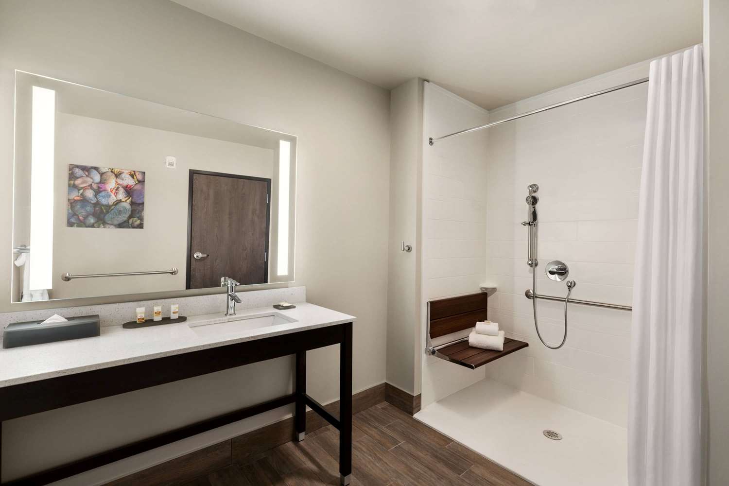 Фото La Quinta Inn & Suites by Wyndham Burlington