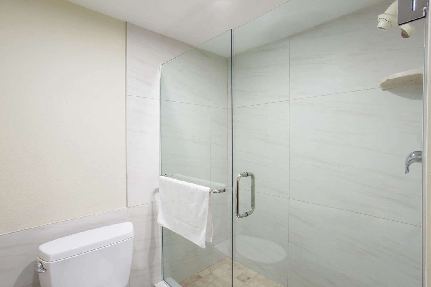 Фото Ramada by Wyndham Culver City