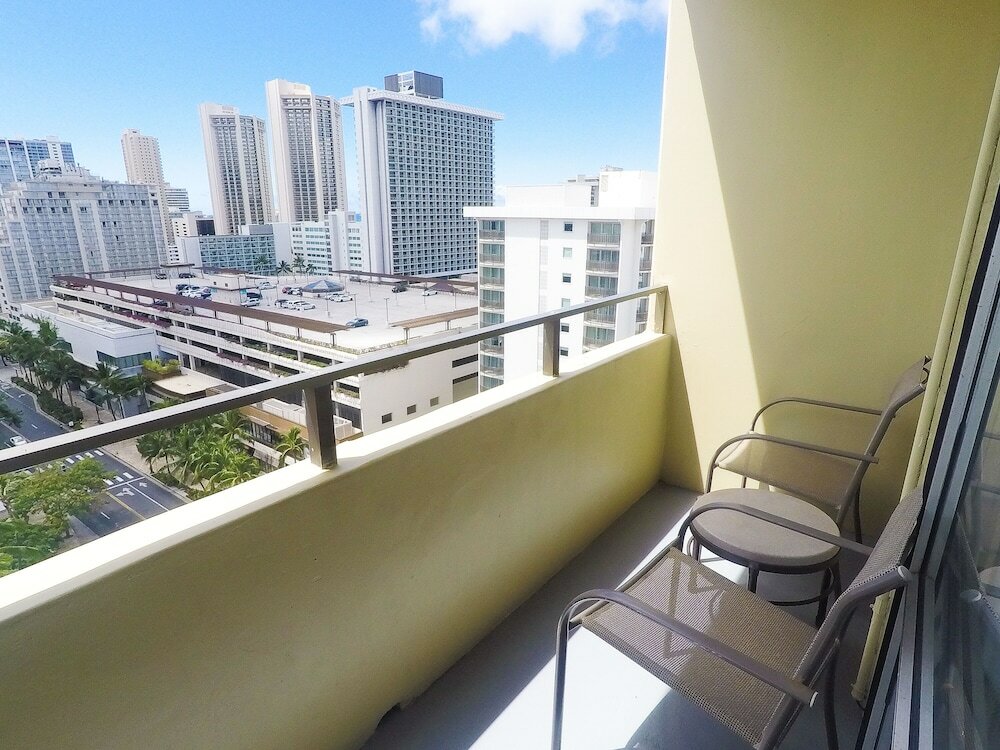 Фото Ohia Waikiki Studio Suites