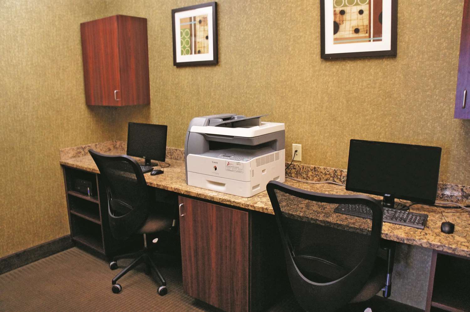 Фото Highland Suites