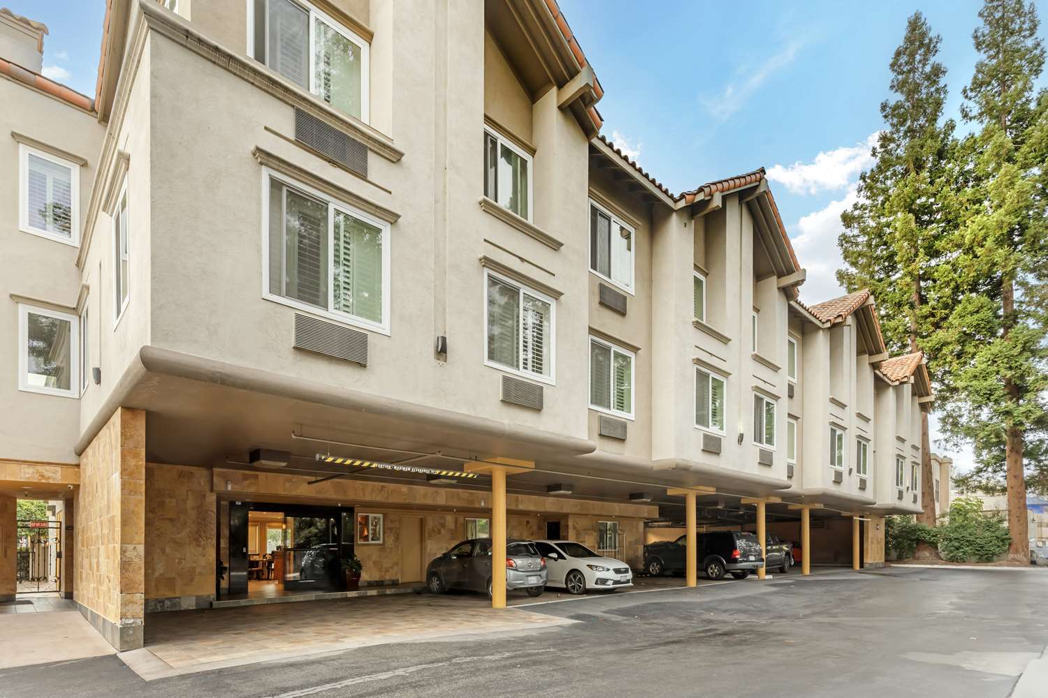 Фото Best Western Plus Airport Plaza