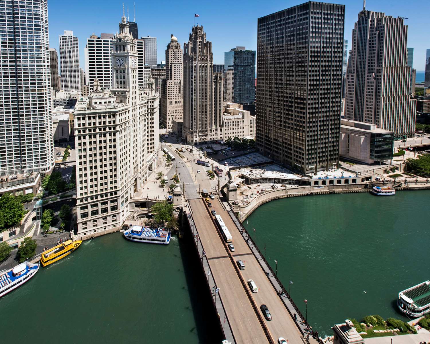 Фото LondonHouse Chicago, Curio Collection by Hilton