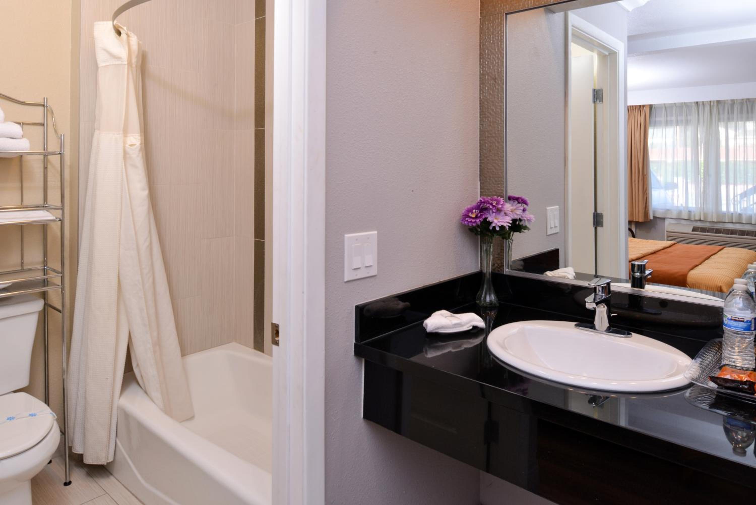 Фото Highlander Motel