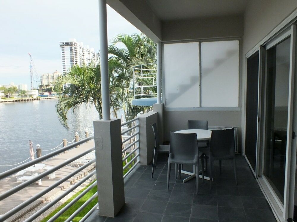 Фото Holiday Isle Yacht Club