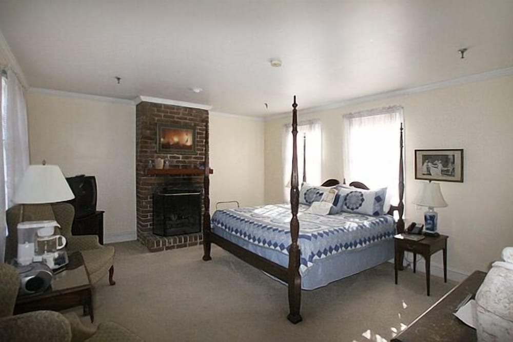 Фото 17Hundred90 Inn and Restaurant