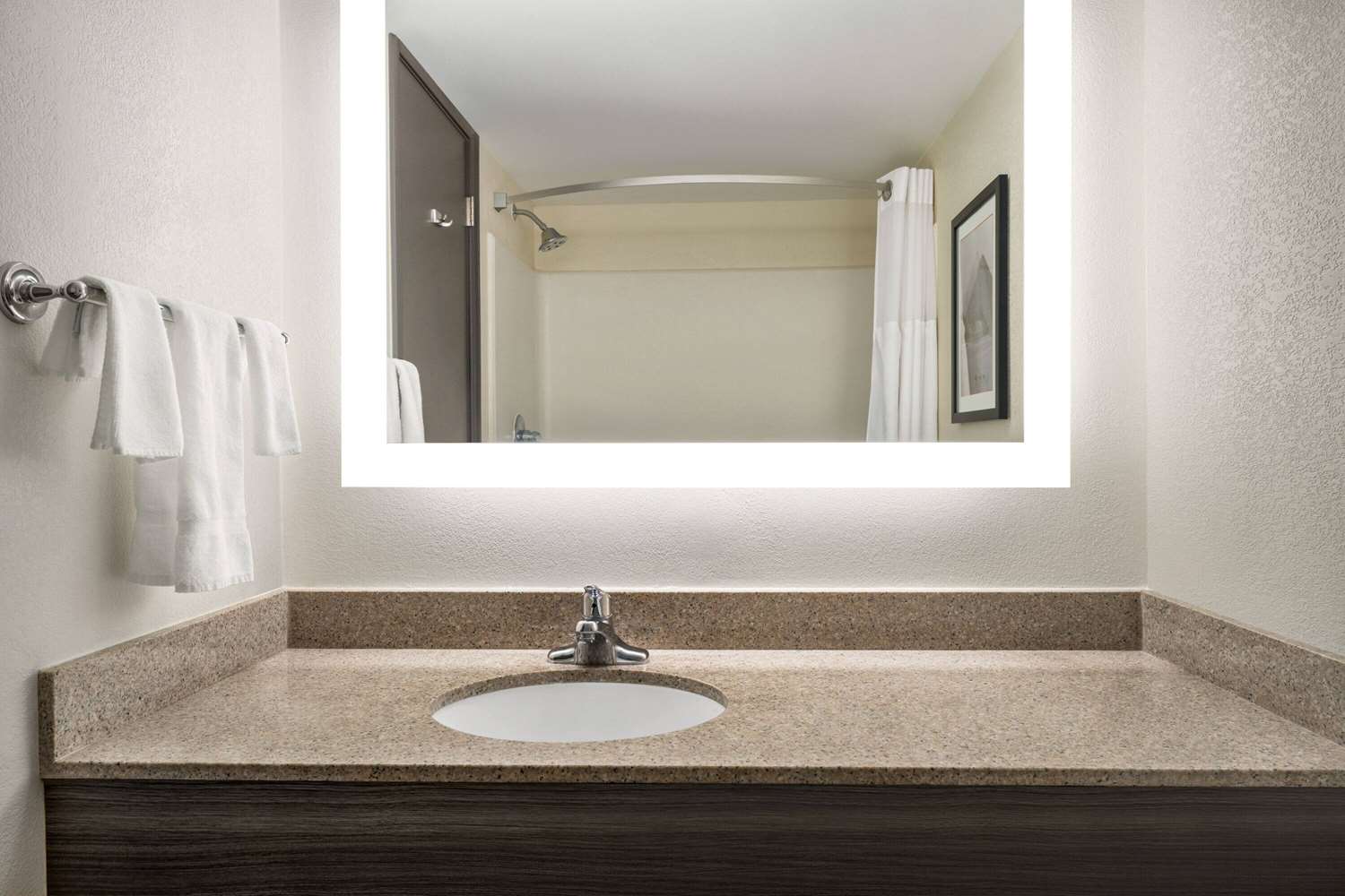 Фото Ramada by Wyndham Whitehall/Allentown